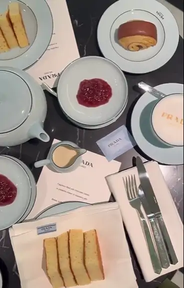 جΣٶ³15Сʱᵽ70꣡޵Prada Caf޶