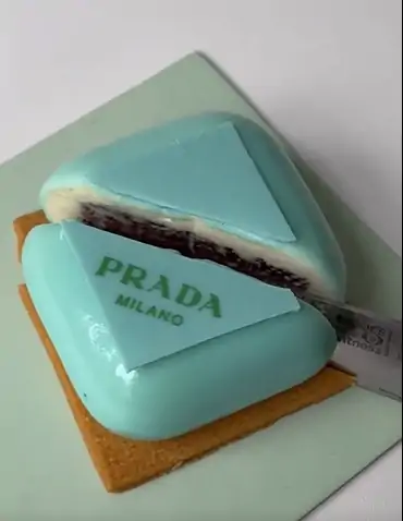 جΣٶ³15Сʱᵽ70꣡޵Prada Caf޶