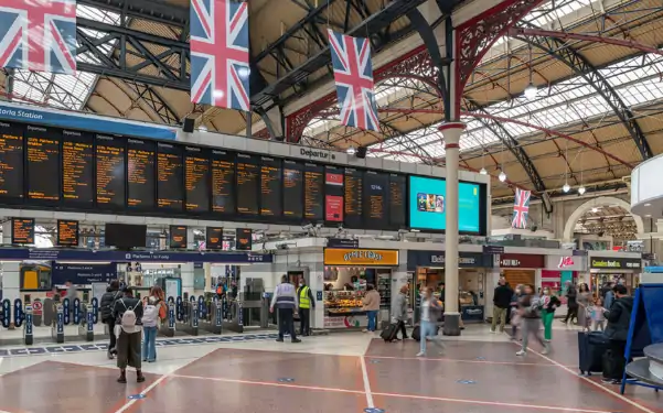 LEGO复活节免费送兔子！伦敦火车站将关闭4天！TikTok在英国被罚1270万英镑！