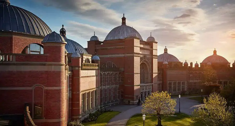 最爱录取中国学生的TOP10英国大学揭晓！| 英国留学