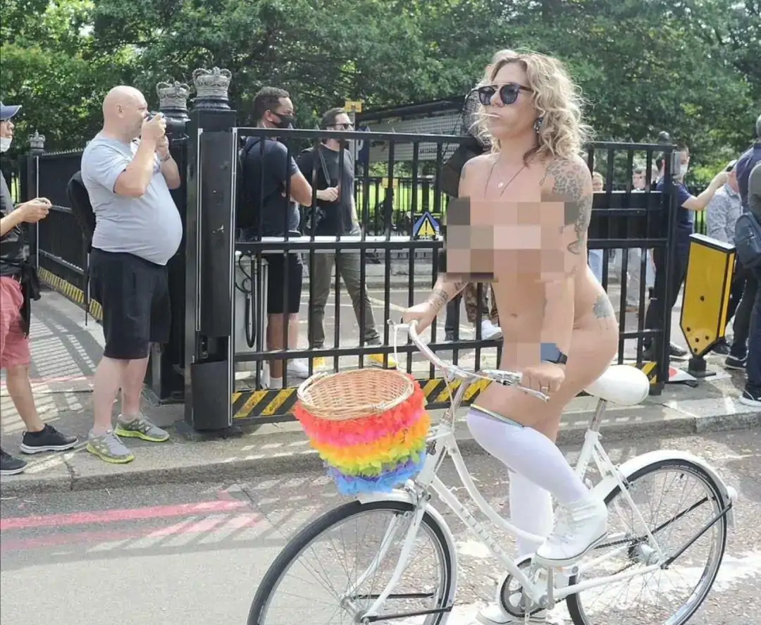“超诱惑！”2023伦敦裸骑来了：裸骑军团白花花的大腿们即将登场！