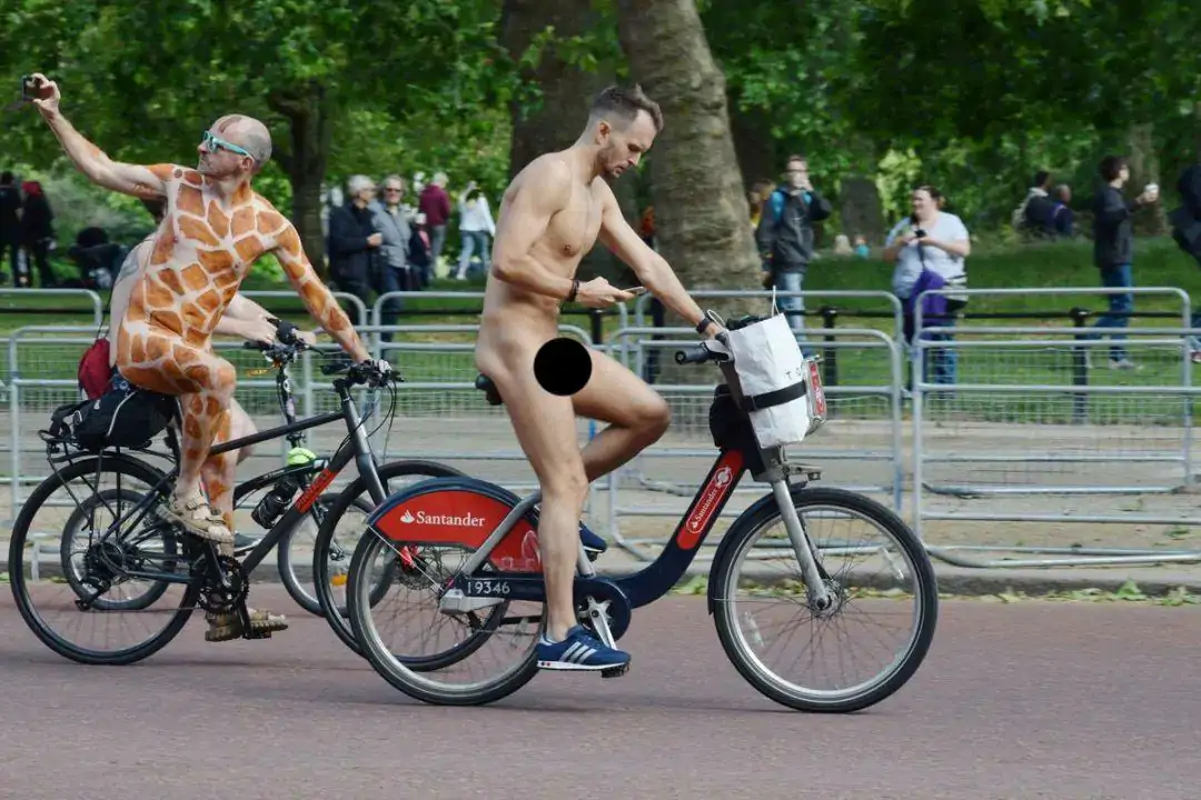 “超诱惑！”2023伦敦裸骑来了：裸骑军团白花花的大腿们即将登场！