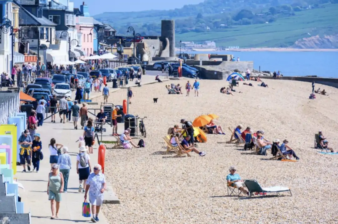 英国炎夏30℃已被热哭!4月气温或创七年来最高!欧洲多国全境大停电!地铁机场瘫痪!