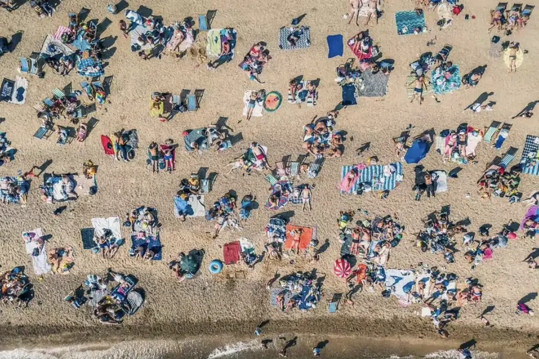 英国炎夏30℃已被热哭!4月气温或创七年来最高!欧洲多国全境大停电!地铁机场瘫痪!