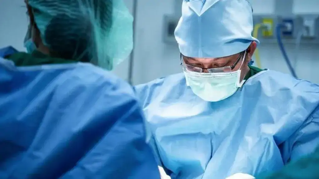 NHS计划进行“难以想象”的削减开支!英格兰十分之四的大学面临财务挑战!英美宣布达成贸易协议