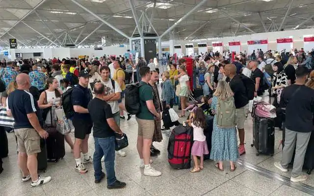 英国官宣废除5年拿永居?提高所有签证英语要求!首相发布最新移民白皮书:发誓要大幅减少外国人!