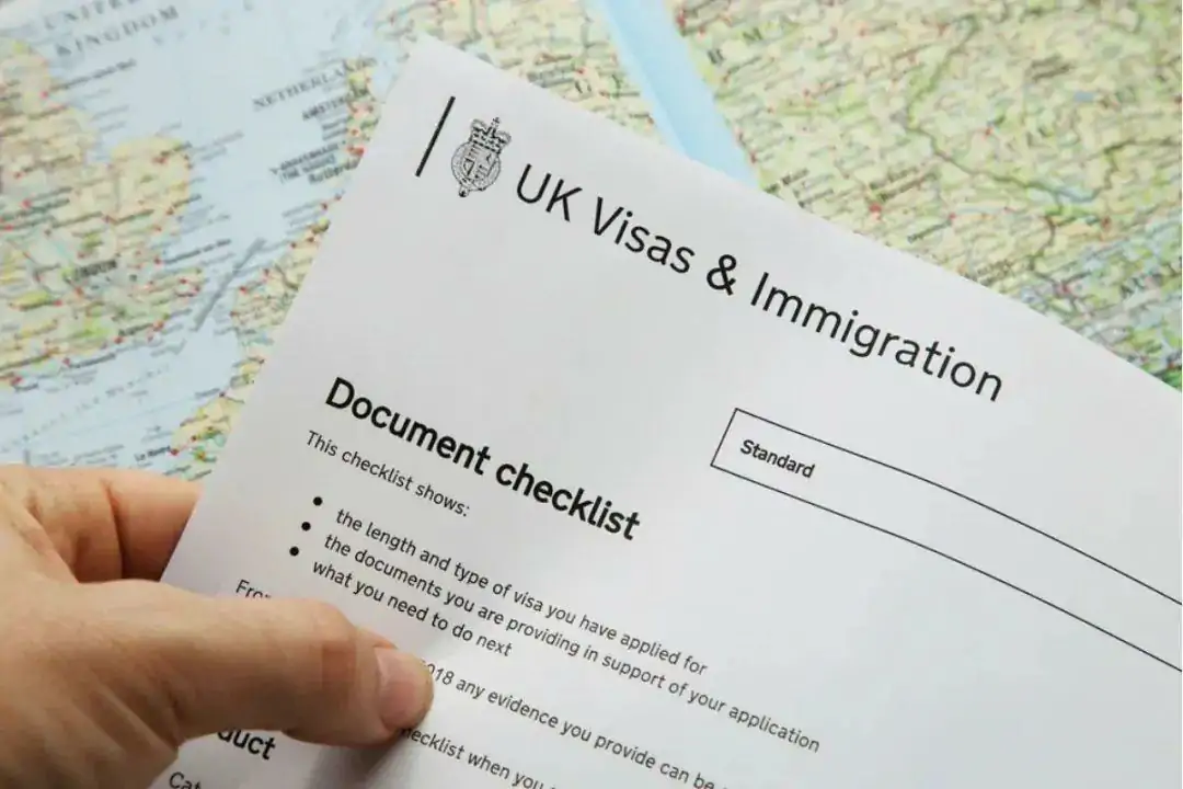 英国官宣废除5年拿永居?提高所有签证英语要求!首相发布最新移民白皮书:发誓要大幅减少外国人!