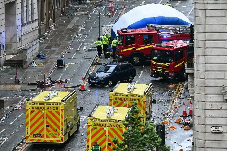 英国交通法新规!违反此条新道路交规司机将被终身禁驾!伦敦二级保护建筑豪宅被大火焚毁!