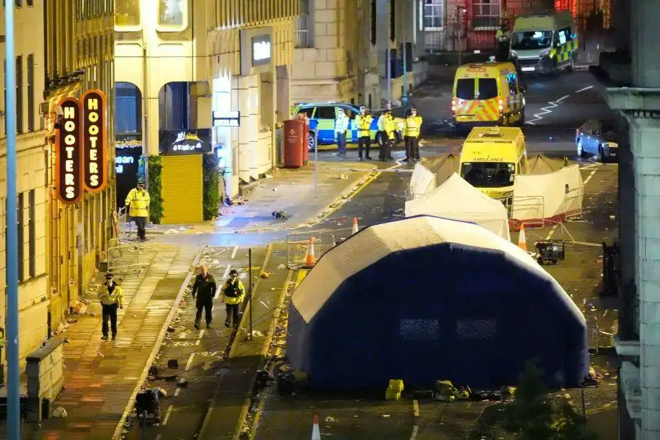 英国交通法新规!违反此条新道路交规司机将被终身禁驾!伦敦二级保护建筑豪宅被大火焚毁!