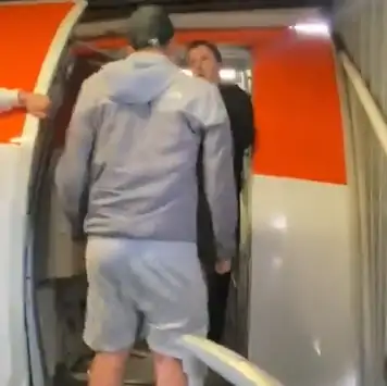苏格兰麻疹病例激增!英国乘客被易捷航空工作人员打耳光?20便士Aldi薯饼平替麦当劳薯条