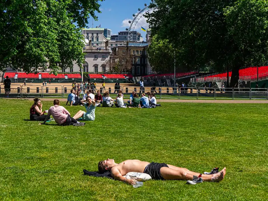 英国迎今年最高温34℃:欢喜入夏!贝克汉姆终于如愿“封爵”?!