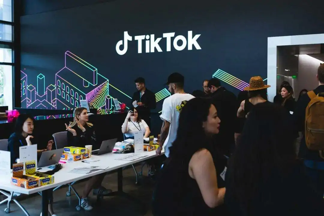 英国又一老牌高街品牌即将倒闭!TikTok英国扩招500个新岗位!冬季燃料补贴回归