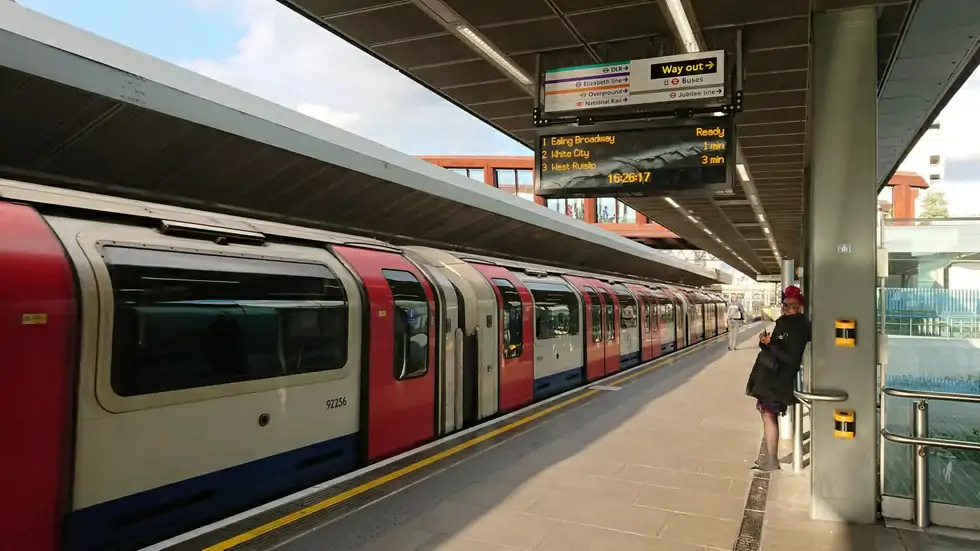 Ӣæĳվ - ׶ʷվStratford Station